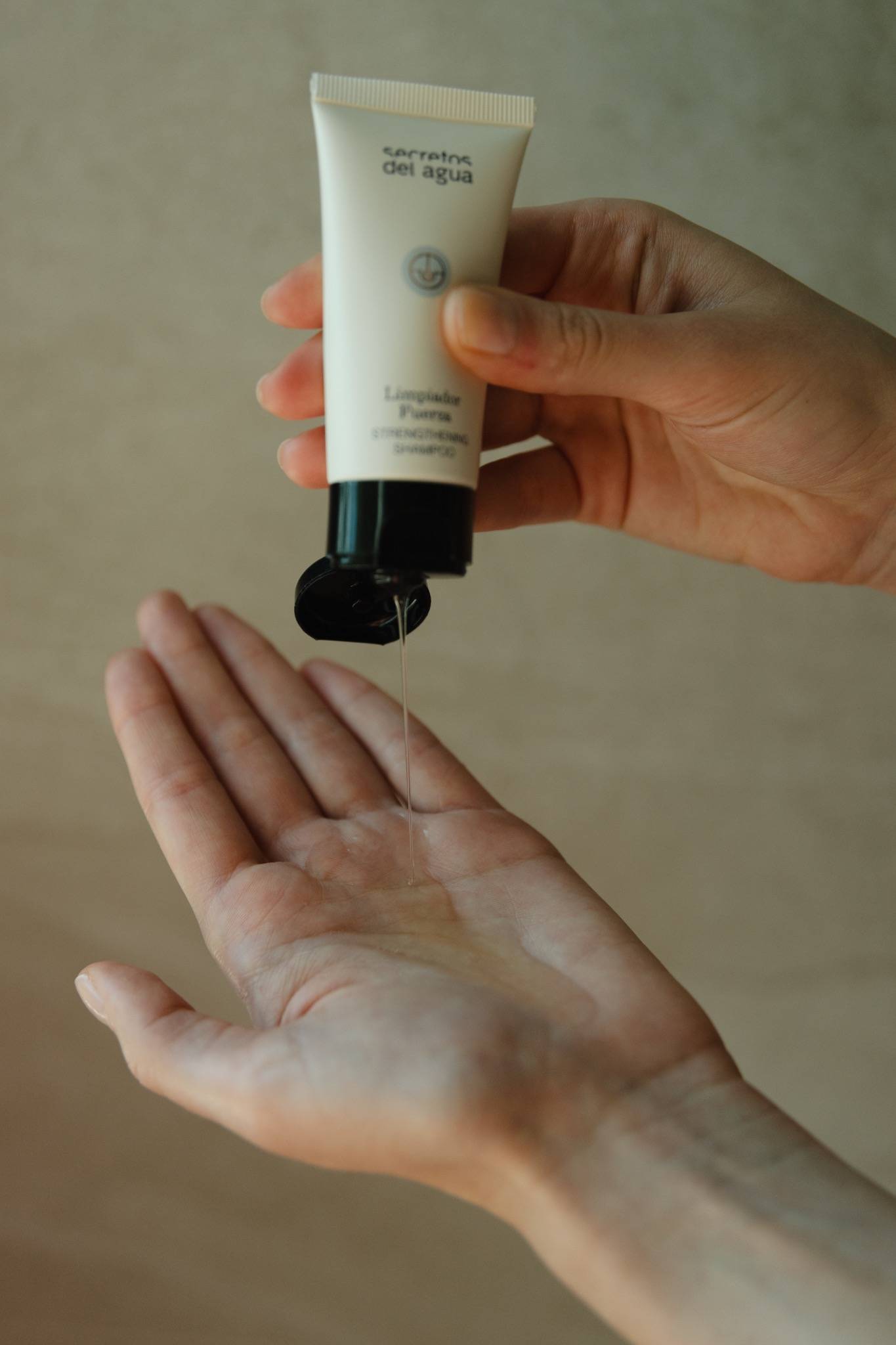 Coloración natural sin amoniaco con Secretos del Agua en la peluquería de Torrelavega